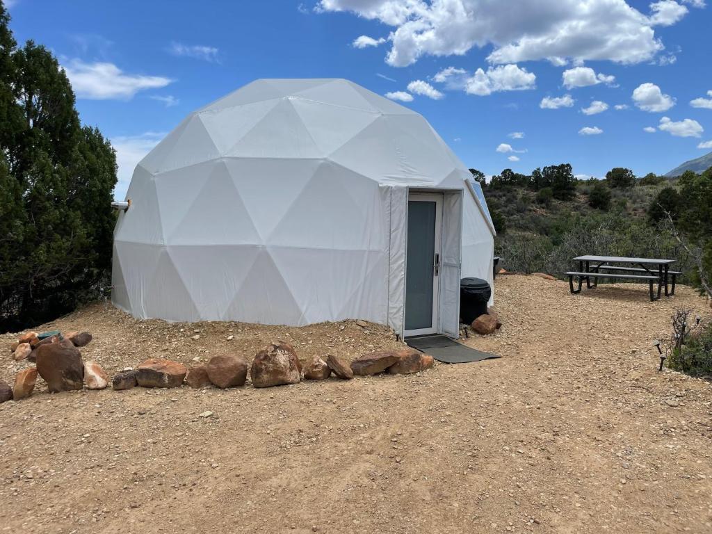 Canyon Rim Domes - A Luxury Glamping Experience!! Monticello Dış mekan fotoğraf